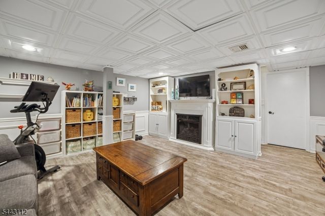 6 Cherry Ln, Caldwell Boro Twp., NJ 07006