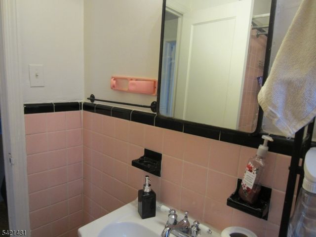 63 Norman Rd, Newark City, NJ 07106