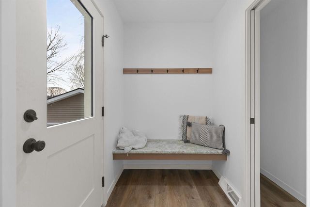 305 W SMITH AVENUE, Oshkosh, WI 54901