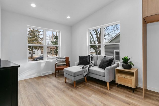 305 W SMITH AVENUE, Oshkosh, WI 54901