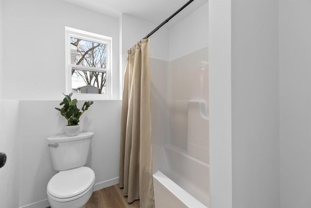 305 W SMITH AVENUE, Oshkosh, WI 54901