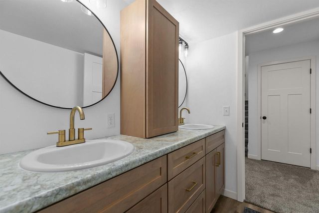 305 W SMITH AVENUE, Oshkosh, WI 54901