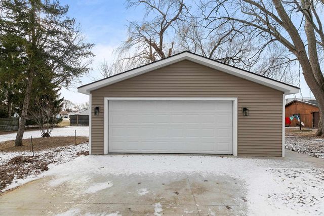 305 W SMITH AVENUE, Oshkosh, WI 54901