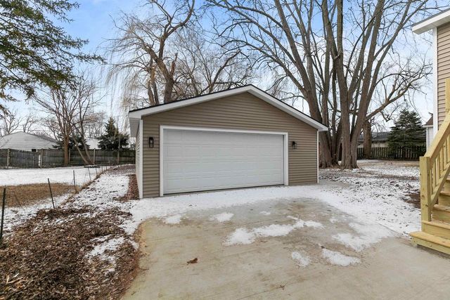 305 W SMITH AVENUE, Oshkosh, WI 54901