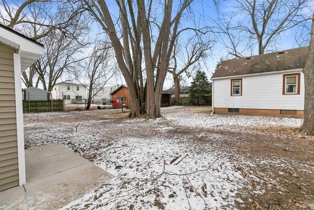305 W SMITH AVENUE, Oshkosh, WI 54901