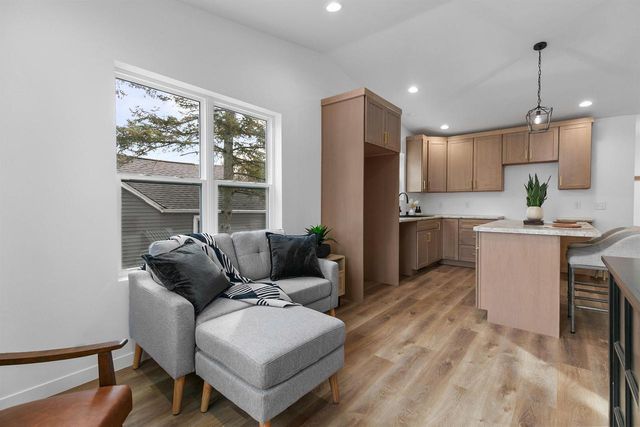 305 W SMITH AVENUE, Oshkosh, WI 54901