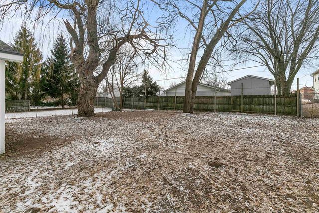 305 W SMITH AVENUE, Oshkosh, WI 54901