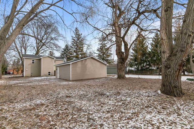 305 W SMITH AVENUE, Oshkosh, WI 54901