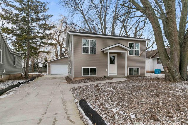 305 W SMITH AVENUE, Oshkosh, WI 54901
