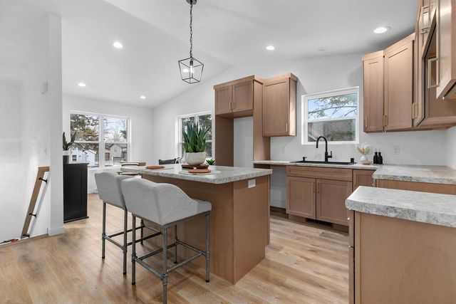 305 W SMITH AVENUE, Oshkosh, WI 54901