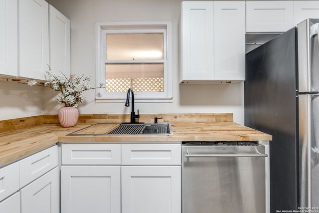 322 Kate Schenck, San Antonio, TX 78223