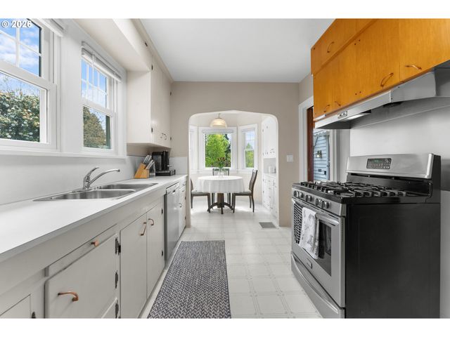 7017 Ne SACRAMENTO St, Portland, OR 97213