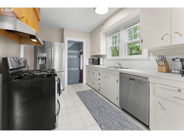 7017 Ne SACRAMENTO St, Portland, OR 97213