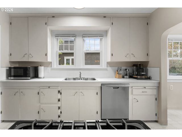 7017 Ne SACRAMENTO St, Portland, OR 97213