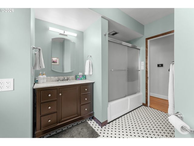 7017 Ne SACRAMENTO St, Portland, OR 97213