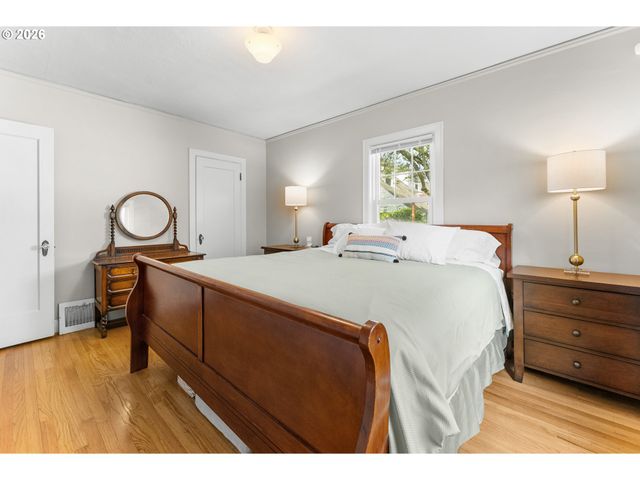 7017 Ne SACRAMENTO St, Portland, OR 97213