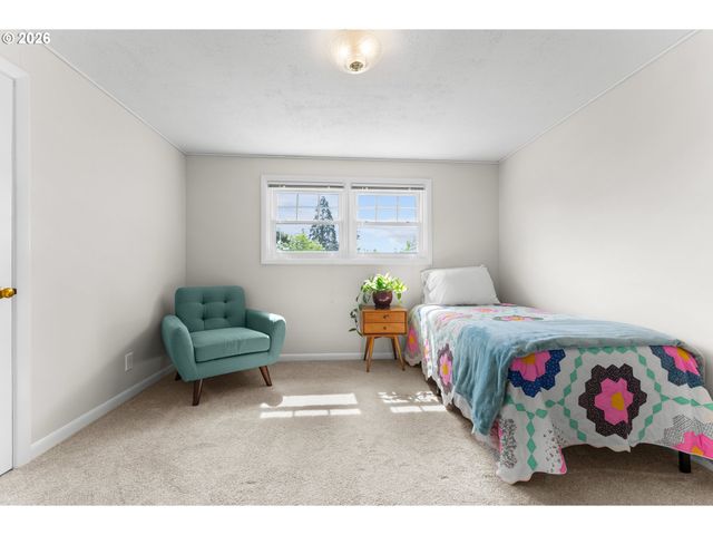 7017 Ne SACRAMENTO St, Portland, OR 97213