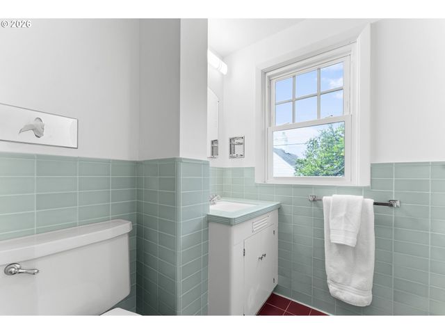 7017 Ne SACRAMENTO St, Portland, OR 97213