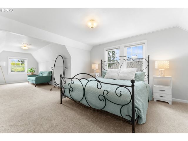 7017 Ne SACRAMENTO St, Portland, OR 97213