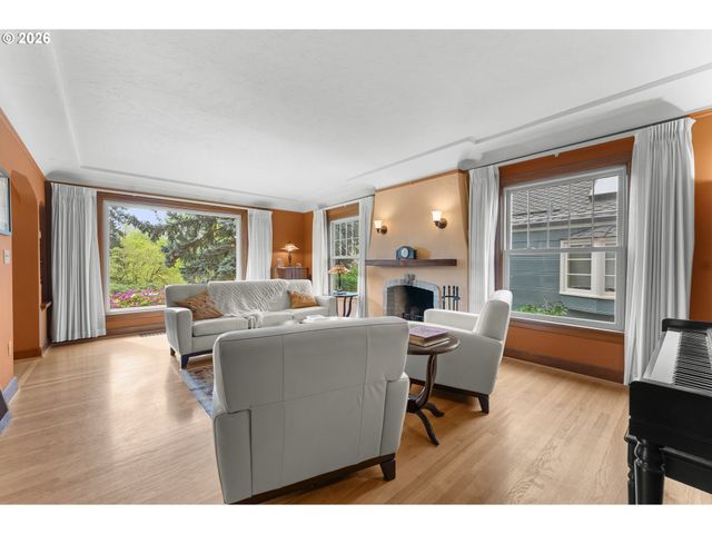 7017 Ne SACRAMENTO St, Portland, OR 97213