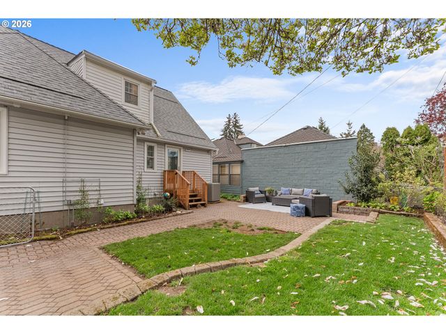 7017 Ne SACRAMENTO St, Portland, OR 97213