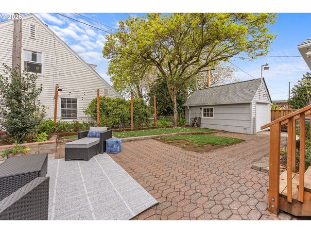 7017 Ne SACRAMENTO St, Portland, OR 97213