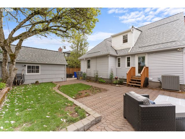 7017 Ne SACRAMENTO St, Portland, OR 97213