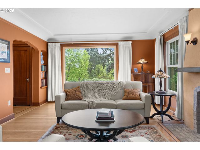 7017 Ne SACRAMENTO St, Portland, OR 97213