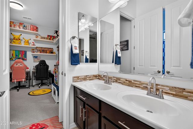 1481 S CARRIAGE Lane, Chandler, AZ 85286