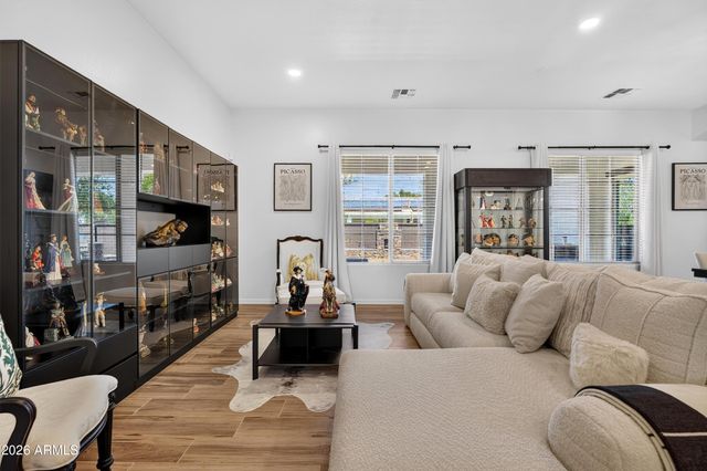 1481 S CARRIAGE Lane, Chandler, AZ 85286