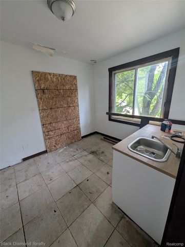 3049 Montclair Street, Detroit, MI 48214
