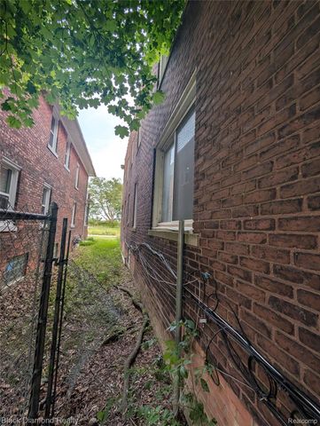 3049 Montclair Street, Detroit, MI 48214