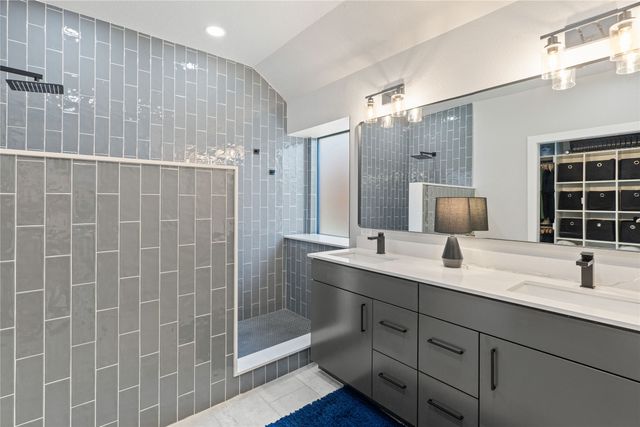 220 Creekside Drive, Murphy, TX 75094