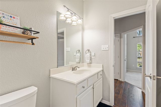 220 Creekside Drive, Murphy, TX 75094