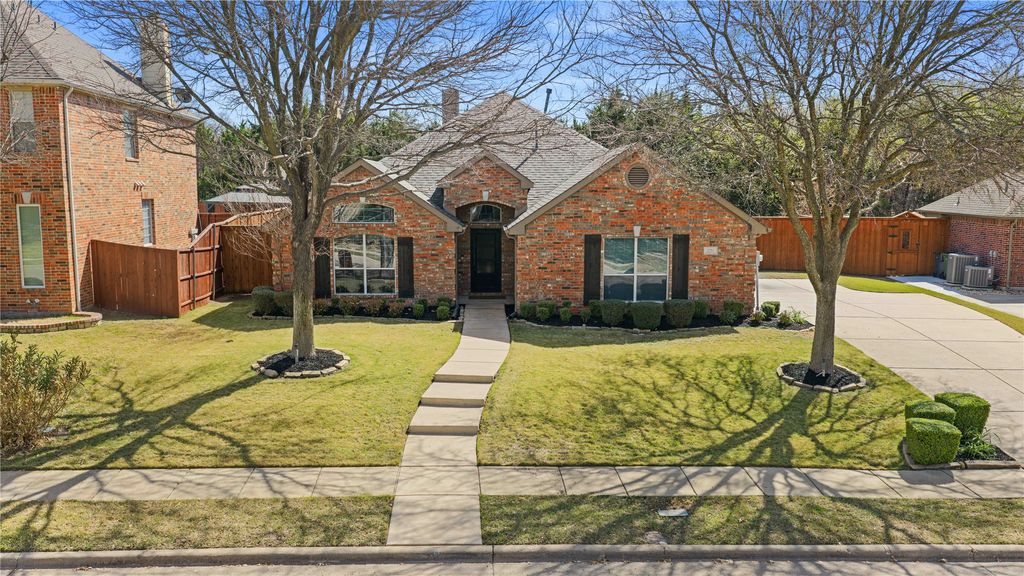220 Creekside Drive, Murphy, TX 75094