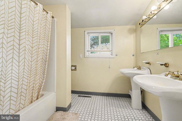140 GLENDALE ST, Carlisle, PA 17013