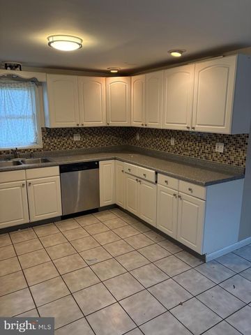 140 GLENDALE ST, Carlisle, PA 17013