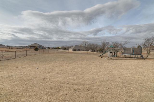 2000 Loyal Roots Circle, Blanchard, OK 73010