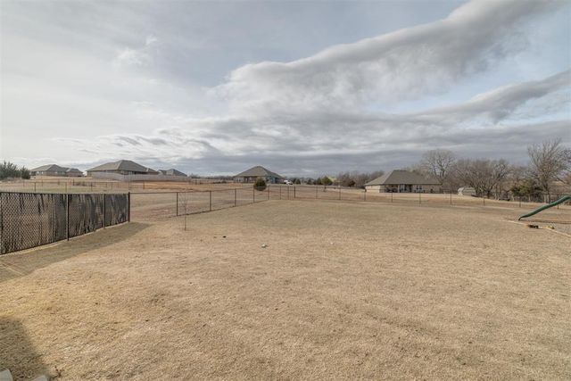 2000 Loyal Roots Circle, Blanchard, OK 73010