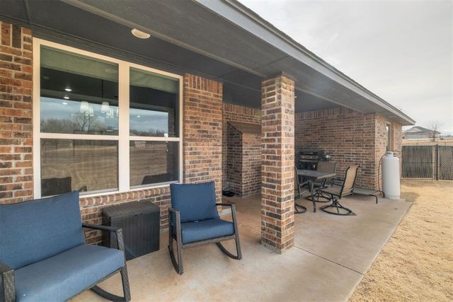 2000 Loyal Roots Circle, Blanchard, OK 73010