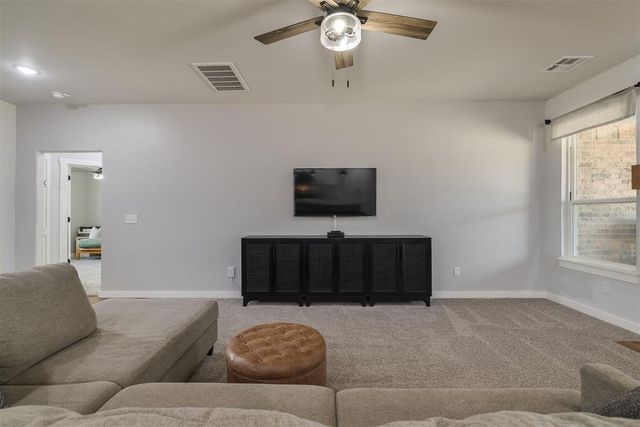 2000 Loyal Roots Circle, Blanchard, OK 73010