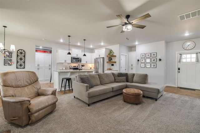 2000 Loyal Roots Circle, Blanchard, OK 73010