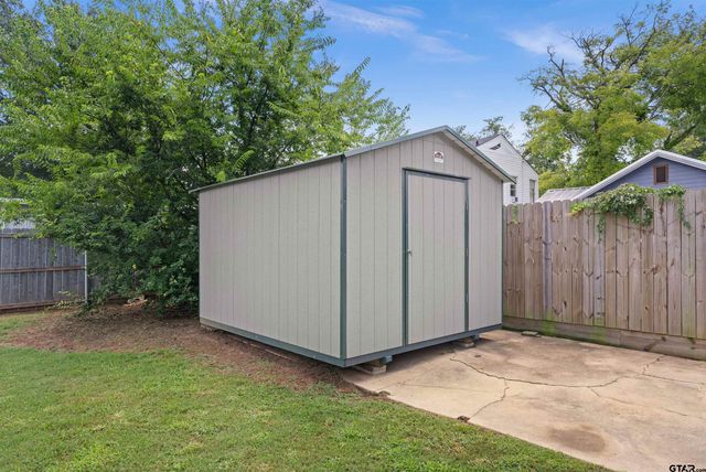 305 E Lake St, Tyler, TX 75701