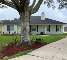17741 La Grange Ct, Saint George, LA 70817