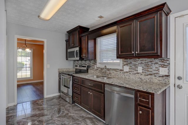 6038 Creekside Drive, Columbus, GA 31907