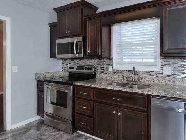 6038 Creekside Drive, Columbus, GA 31907