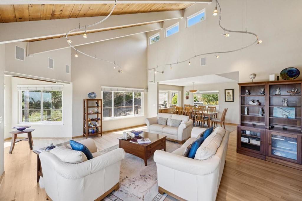 Image 10 of property listing at 23500 Sunset Drive, Los Gatos, CA 95033