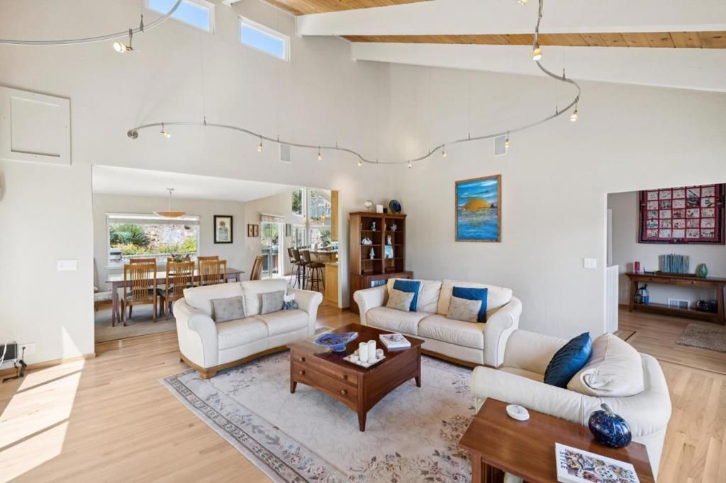 Image 12 of property listing at 23500 Sunset Drive, Los Gatos, CA 95033