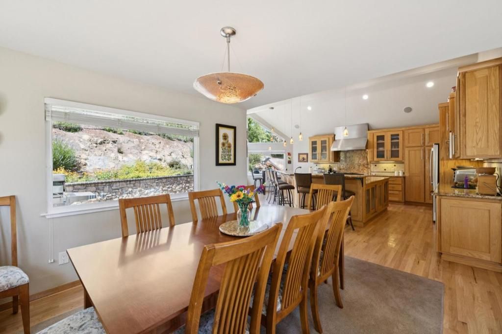 Image 14 of property listing at 23500 Sunset Drive, Los Gatos, CA 95033
