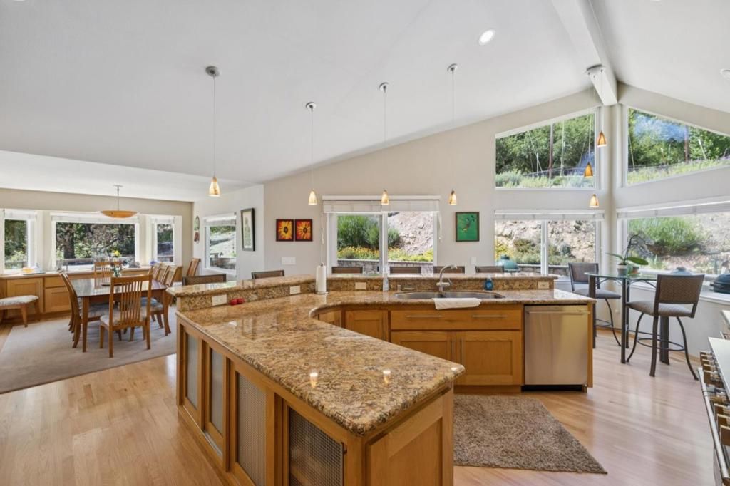 Image 15 of property listing at 23500 Sunset Drive, Los Gatos, CA 95033